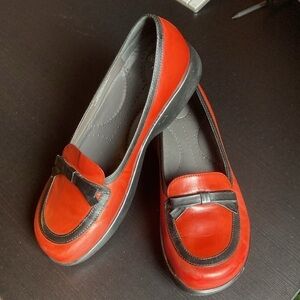 Dansko Red/ Orange/brick shade and Black Leather Bow Tie shoe size  8.5
